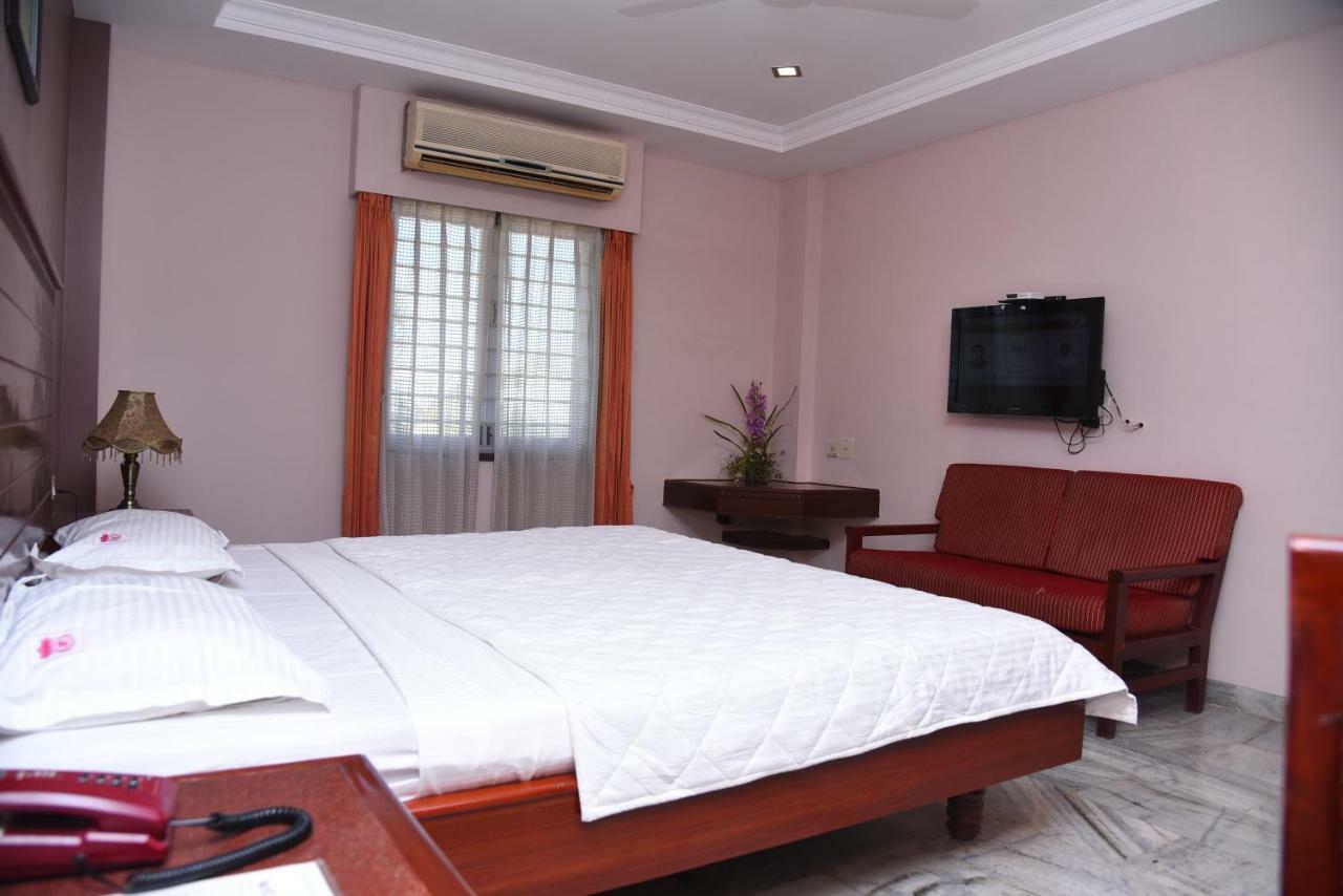 Hotel Subhalakshmi Palace Karaikkudi Exterior photo