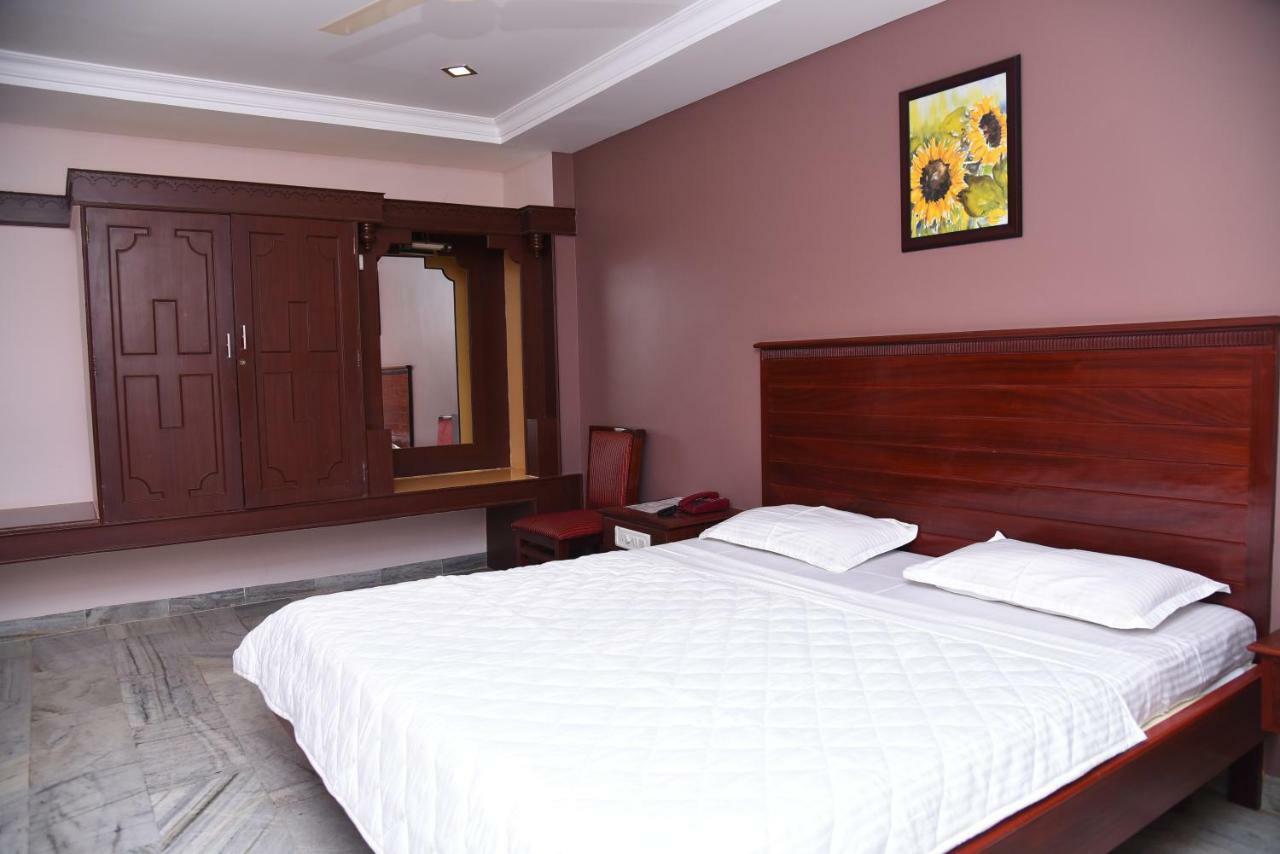 Hotel Subhalakshmi Palace Karaikkudi Exterior photo